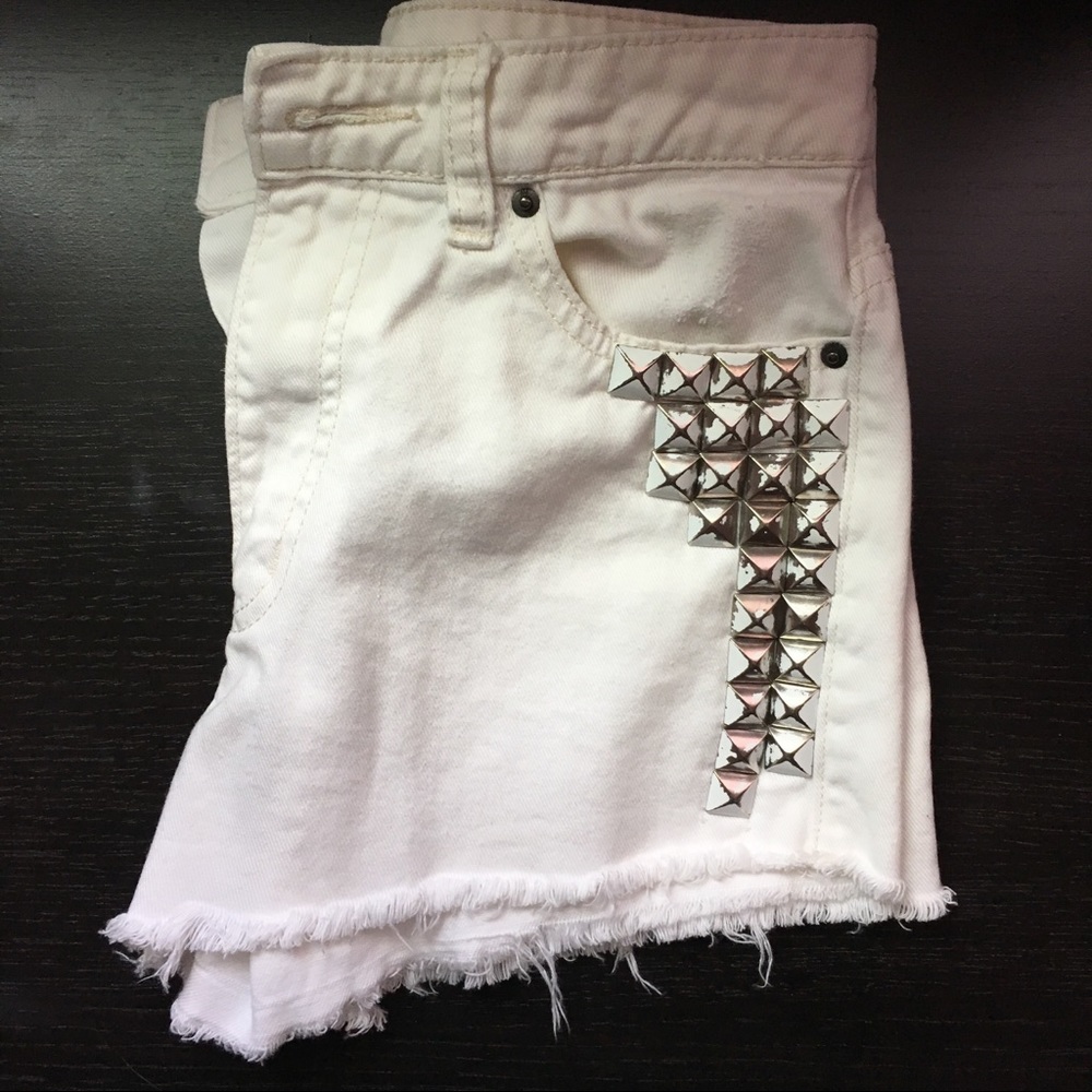 High rise cheeky shorts 🖤